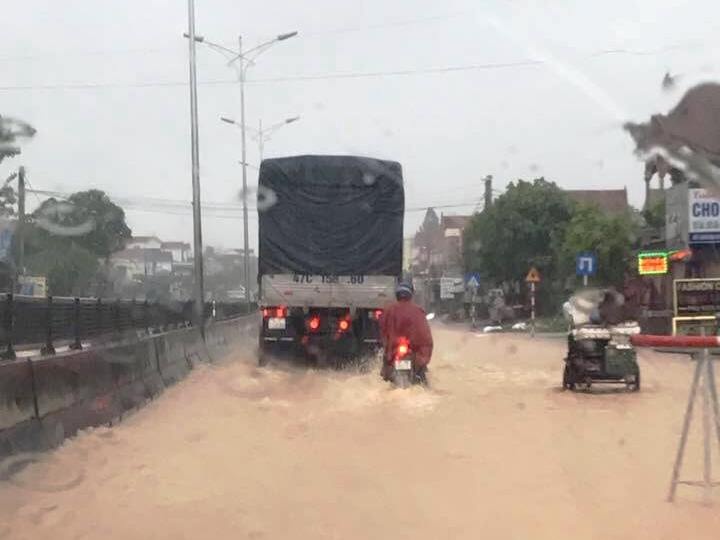 Nhieu noi o Nghe An ngap sau, chia cat duong sat Bac - Nam hinh anh