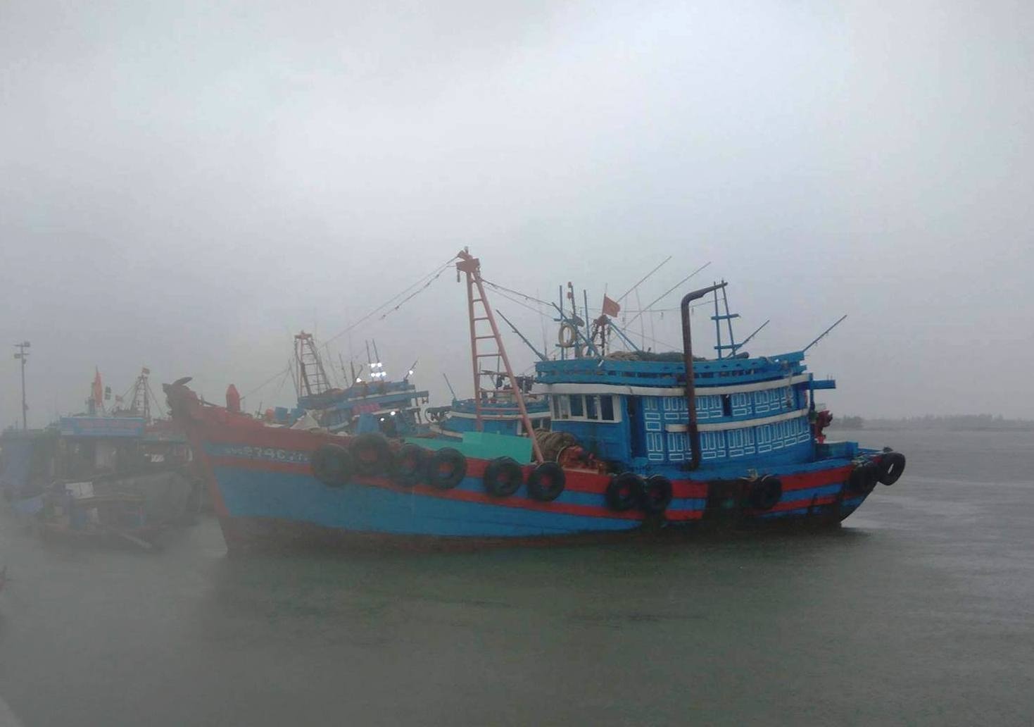 Nghe An, Ha Tinh cam bien tu chieu nay hinh anh