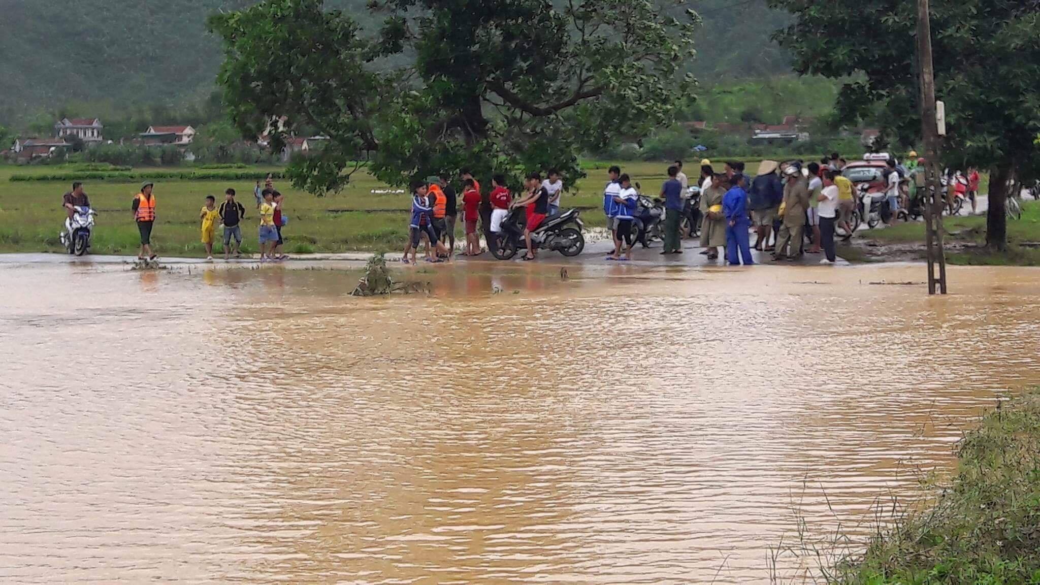 nước lũ cuốn trôi ảnh 1 nuoc lu cuon troi anh 1