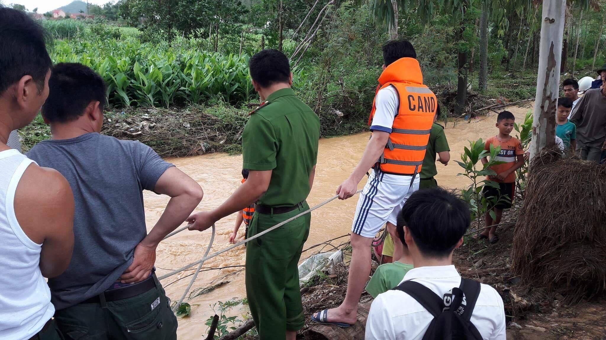 nước lũ cuốn trôi ảnh 2 nuoc lu cuon troi anh 2