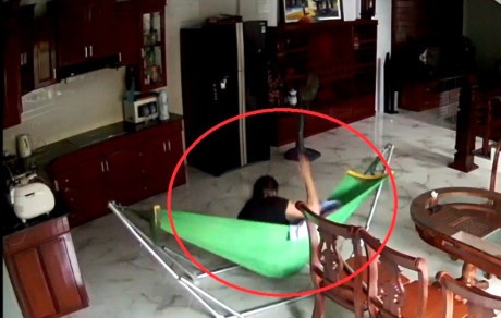 Nguoi giup viec bao hanh be hon 4 thang tuoi hinh anh