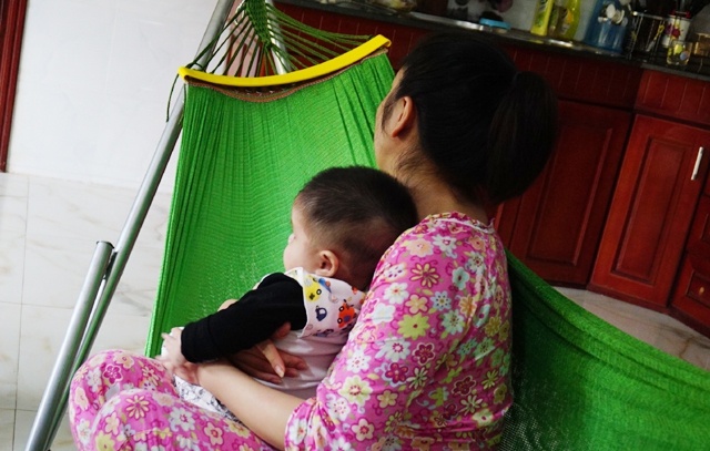 Nguoi giup viec danh chau be hon 4 thang tuoi hinh anh