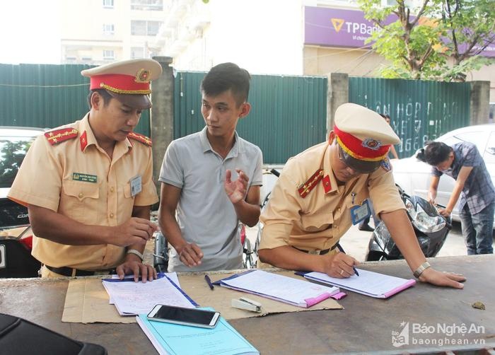 bắt xe vi phạm ảnh 7 bat xe vi pham anh 7