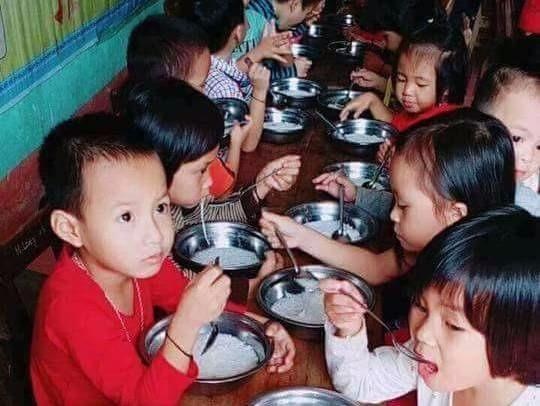 Hop kiem diem vu phu huynh to bua an cua tre mam non chi co mien luoc hinh anh