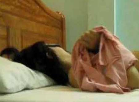 Thanh nien 17 tuoi hai doi nu sinh roi ep uong thuoc tranh thai hinh anh