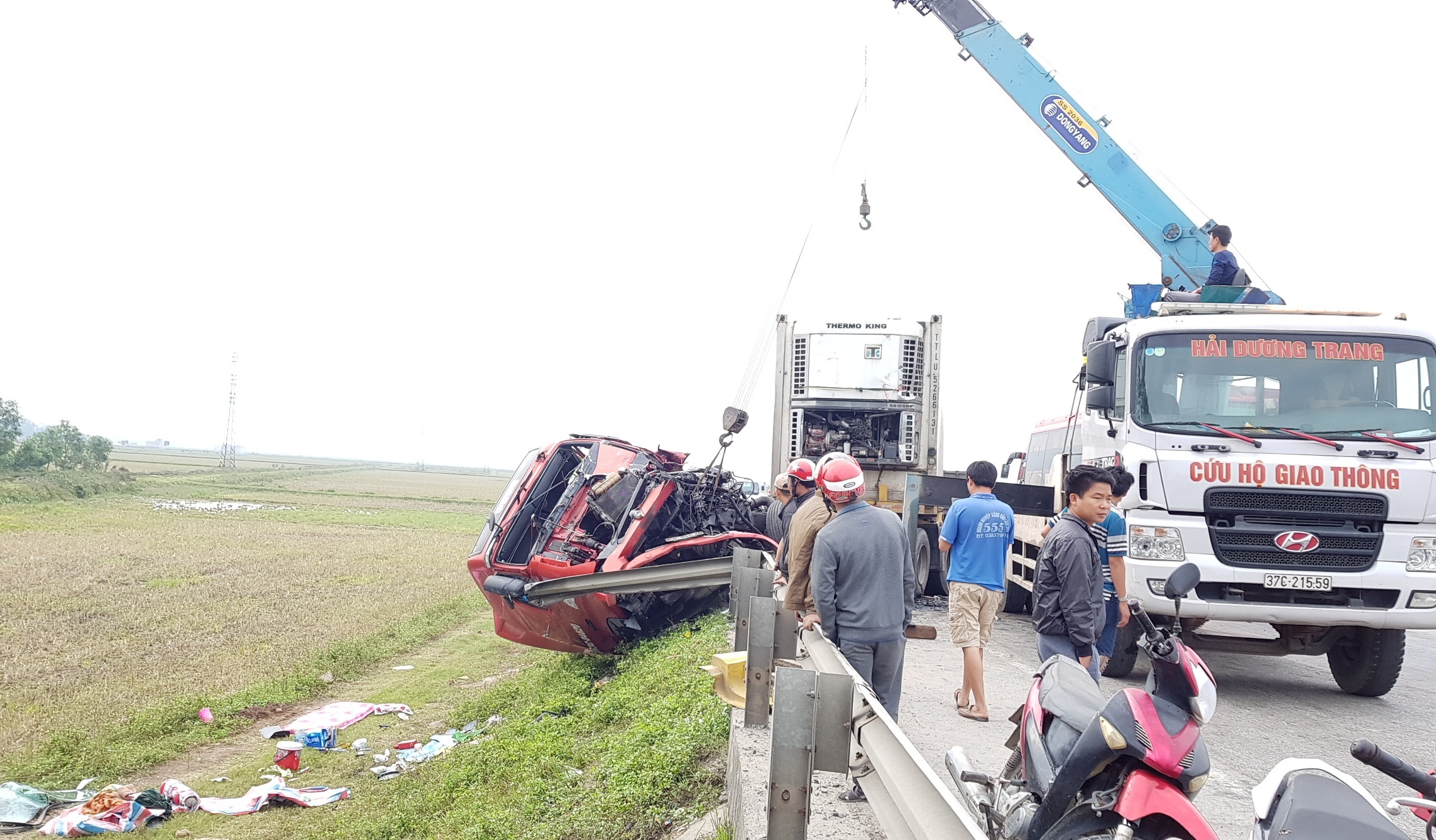 ôtô đâm liên hoàn ảnh 1 oto dam lien hoan anh 1