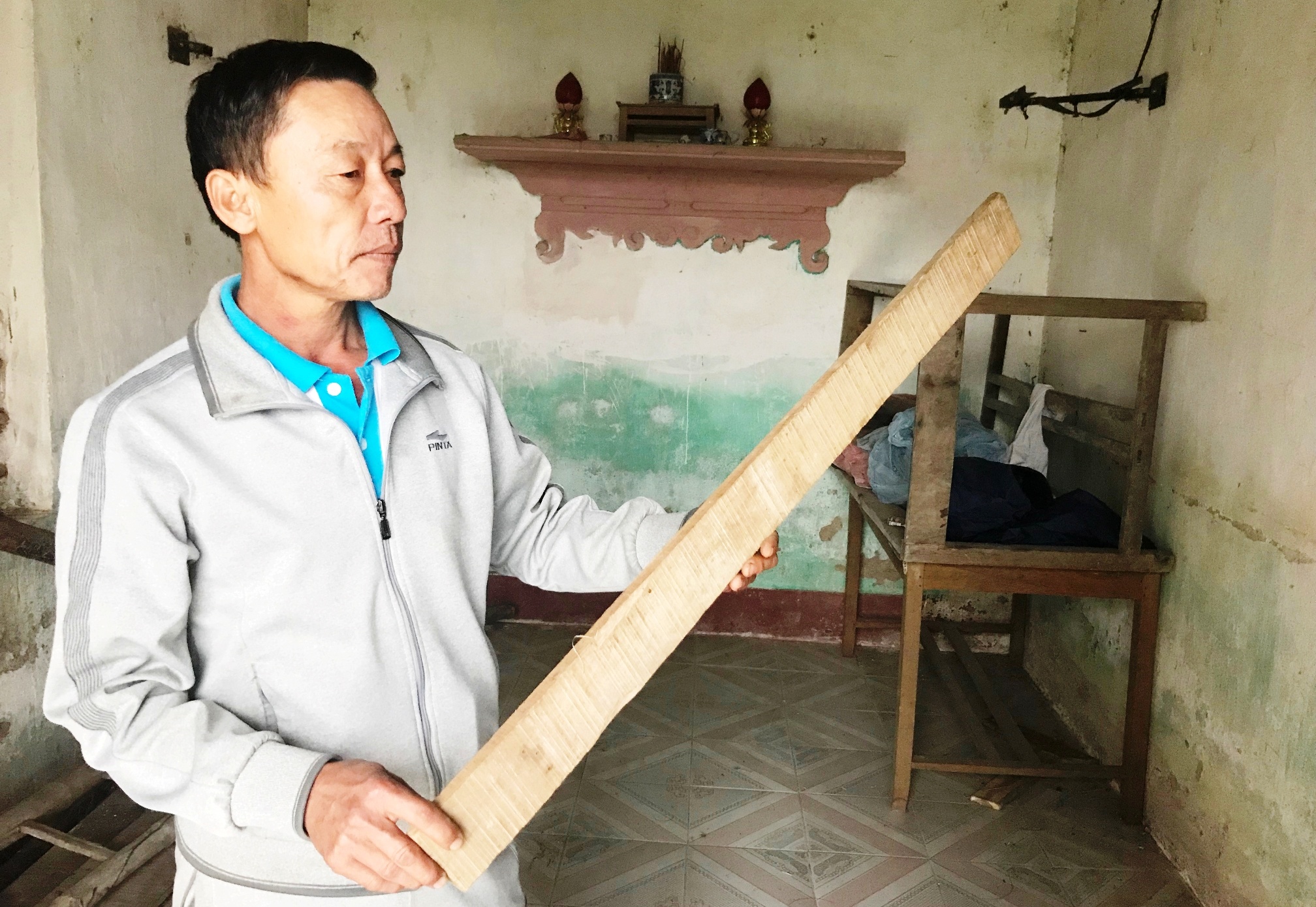 bo bi con trai danh gay xuong anh 3