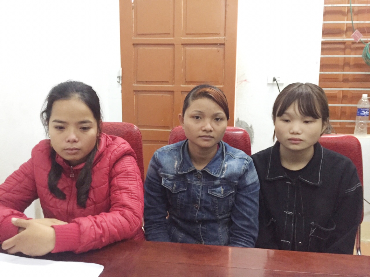 Bat giam 'nu quai' lua dao chiem doat tai san hinh anh