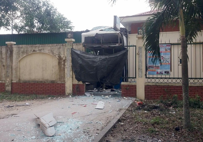 nổ cây ATM ảnh 2 no cay ATM anh 2
