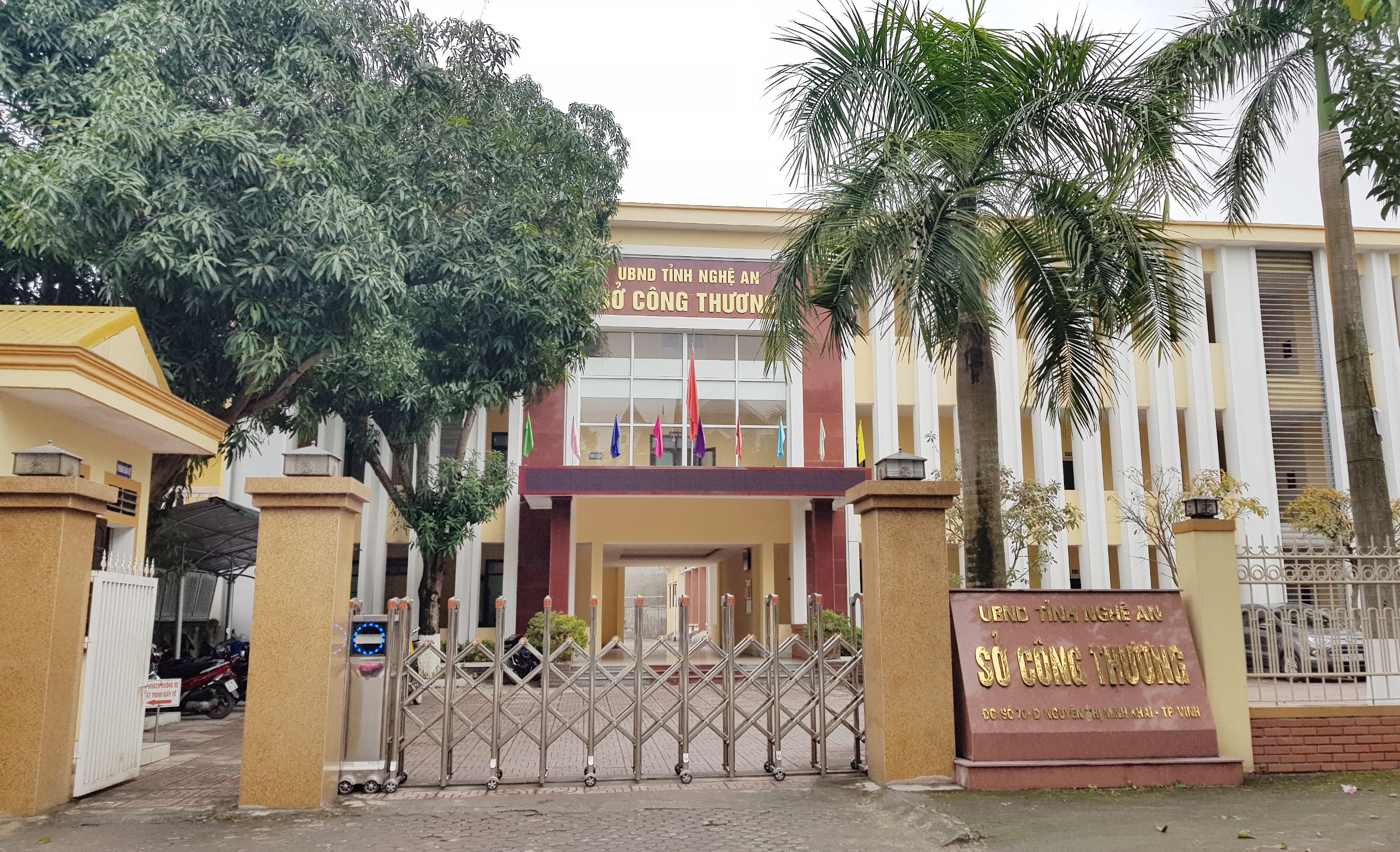 Ke gian dot nhap phong giam doc So Cong Thuong luc loi giay gio hinh anh