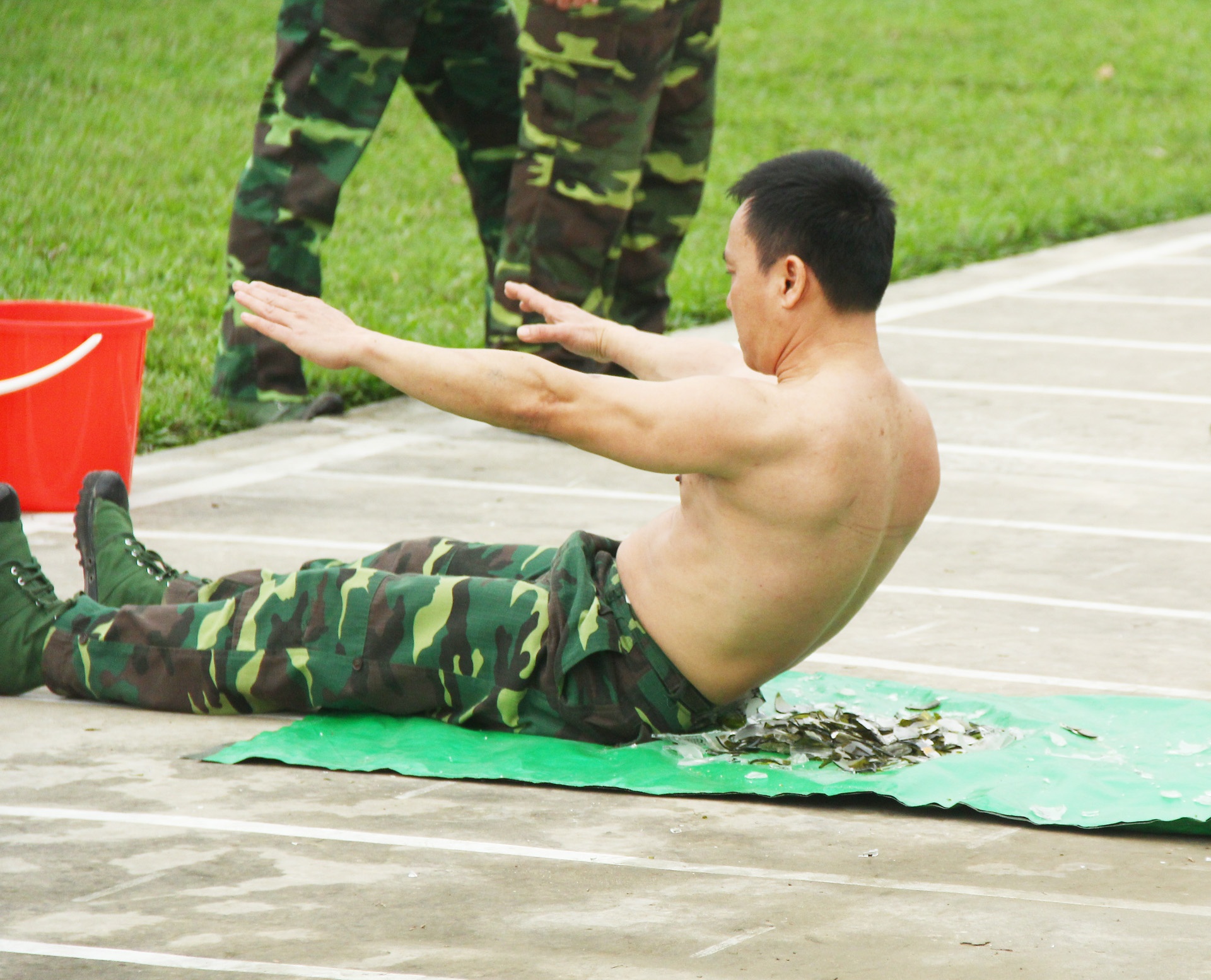 luc luong vu trang Nghe An bieu dien vo thuat anh 8