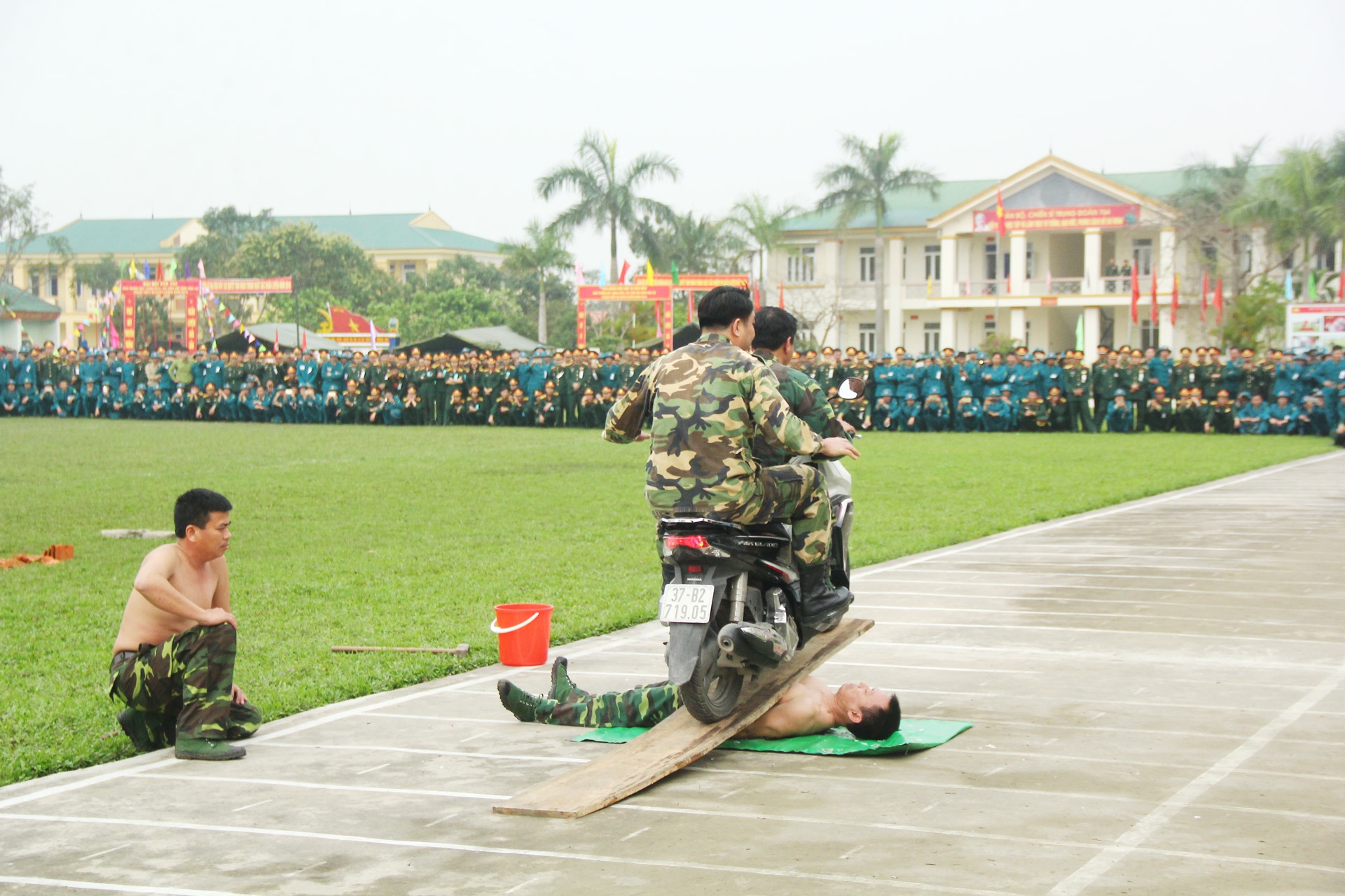 luc luong vu trang Nghe An bieu dien vo thuat anh 10