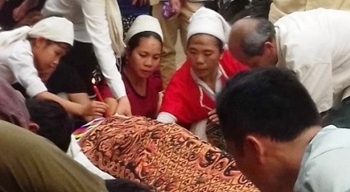 Canh sat vao cuoc vu ba bau tu vong khi pha thai hinh anh