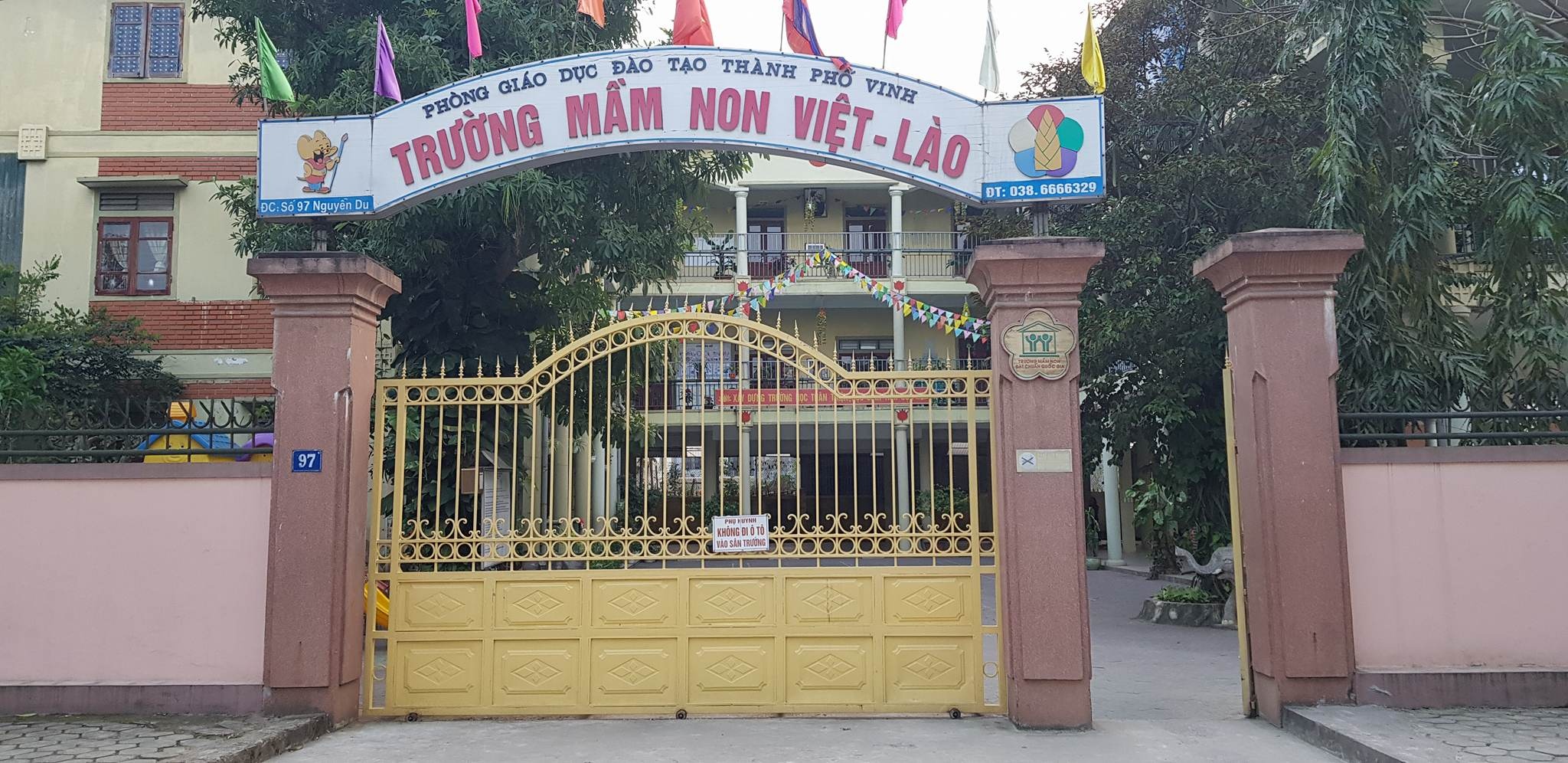 phu huynh danh co giao dang bau anh 1