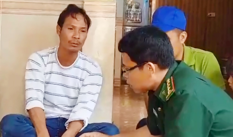 7 gio troi noi tren bien cua 19 thuyen vien bi tau vo sat dam chim hinh anh