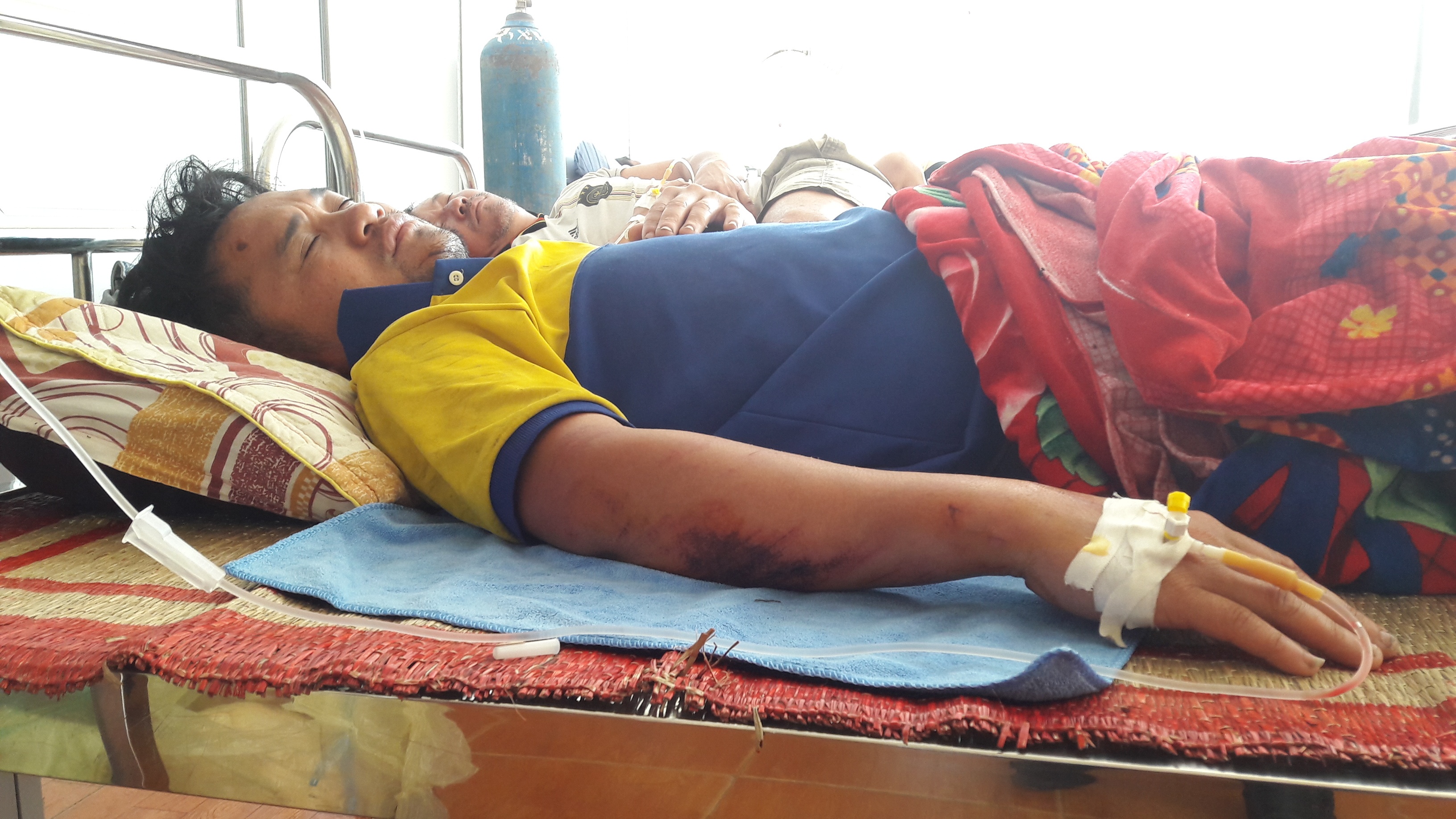 Phut sinh tu cua 19 thuyen vien tren hai tau ca bi dam chim hinh anh