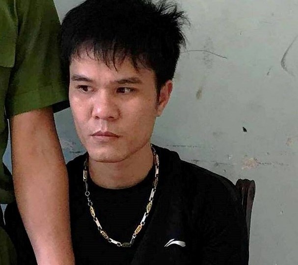 Bat nghi can di oto chuyen trom cap o chung cu hinh anh