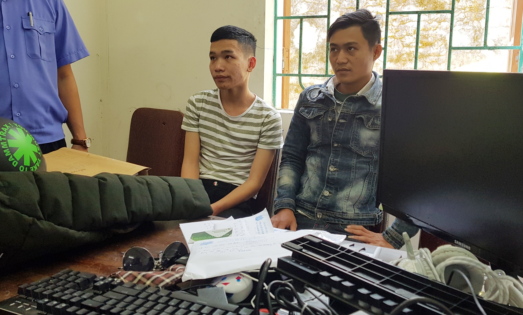 Hai ga trai hack mat khau Facebook de lua tien ty cua bi hai hinh anh