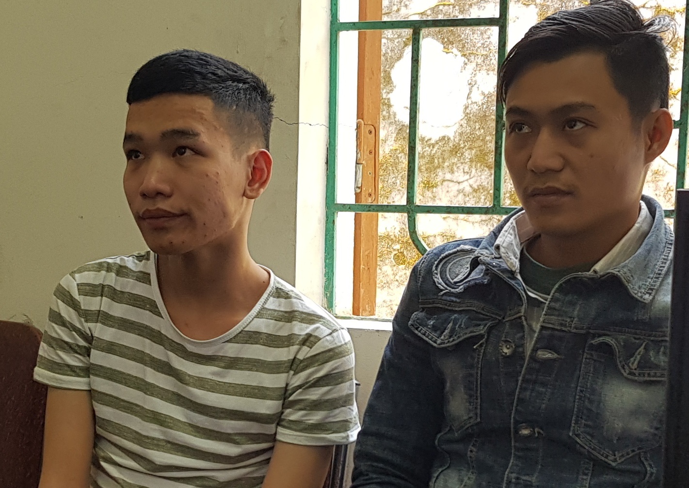 Hai 9X lua dao tien ty qua mang hinh anh