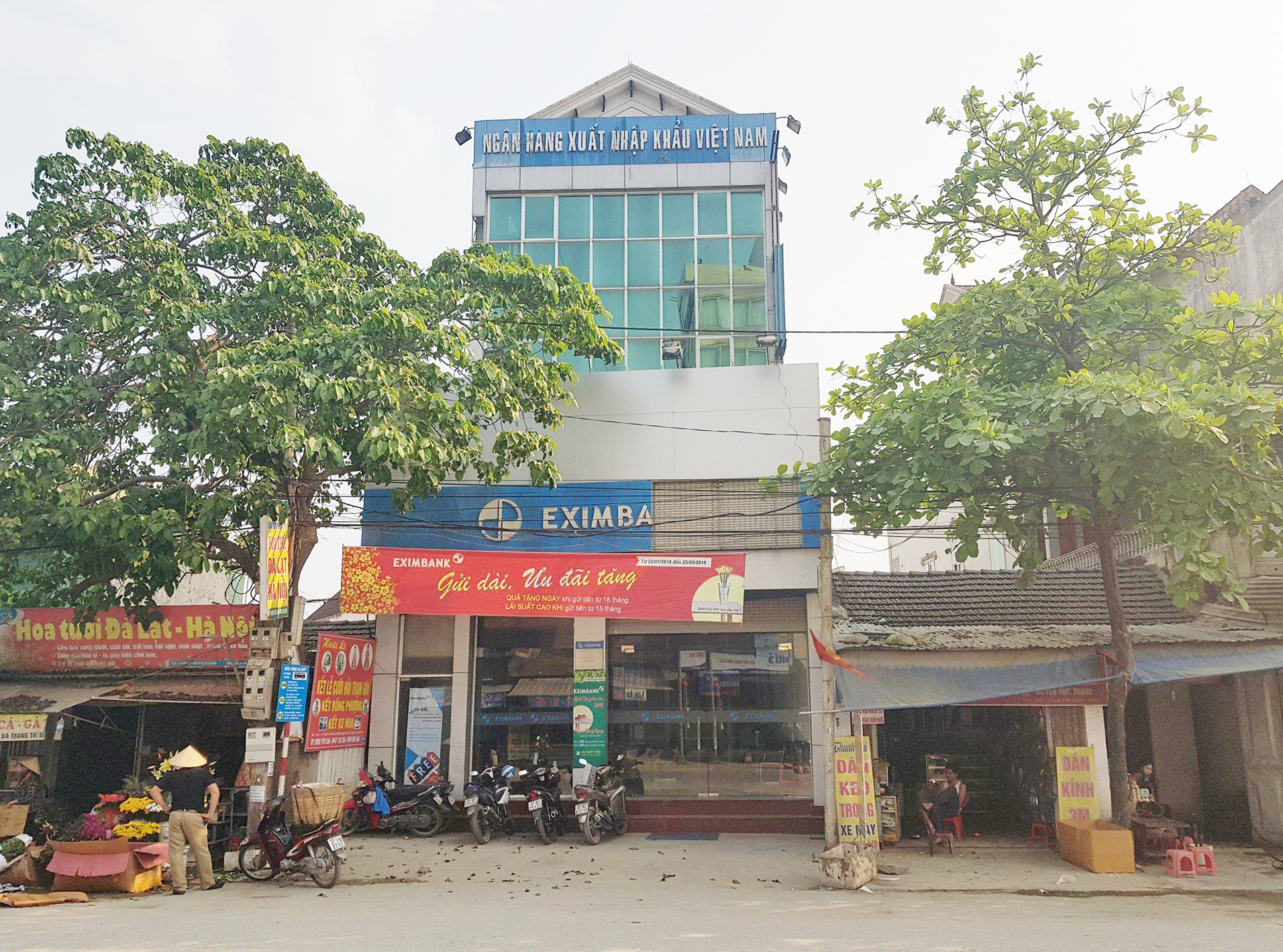 Nhân viên ngân hàng lừa đảo ảnh 2 Nhan vien ngan hang lua dao anh 2