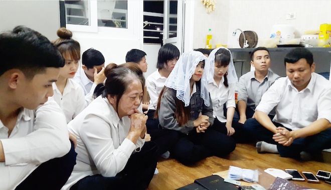 Kham can ho co 12 nguoi nghi theo Hoi Thanh Duc Chua Troi hinh anh