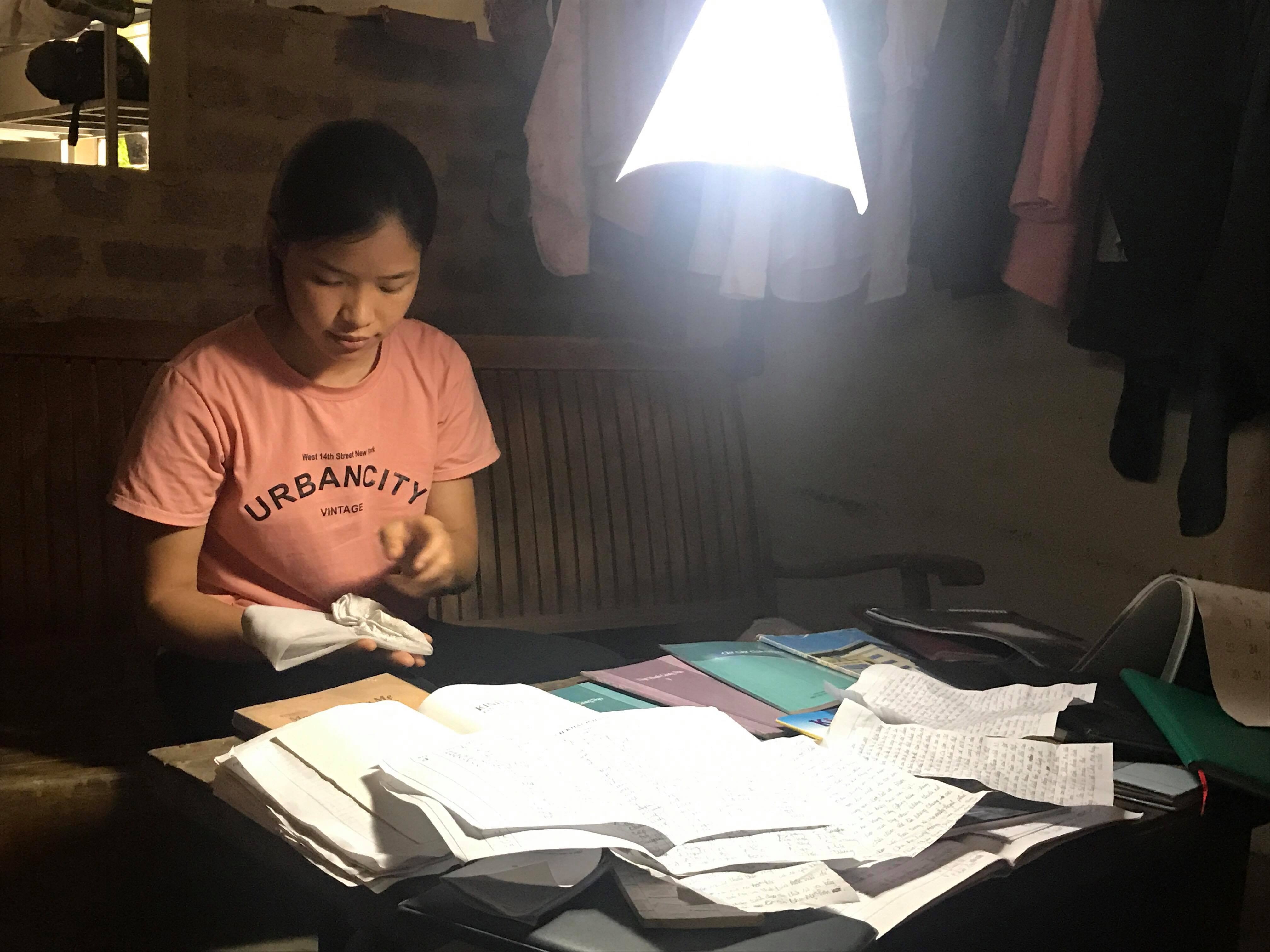 Nu 9X loi keo nhieu nguoi tham gia Hoi Thanh Duc Chua Troi hinh anh