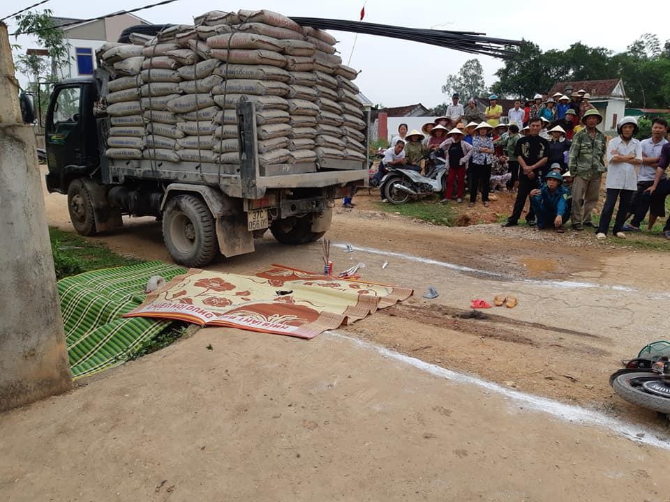 be gai bi xe tai can qua nguoi tu vong anh 1