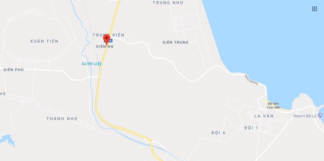 xe cho rac dam vao nha dan anh 3