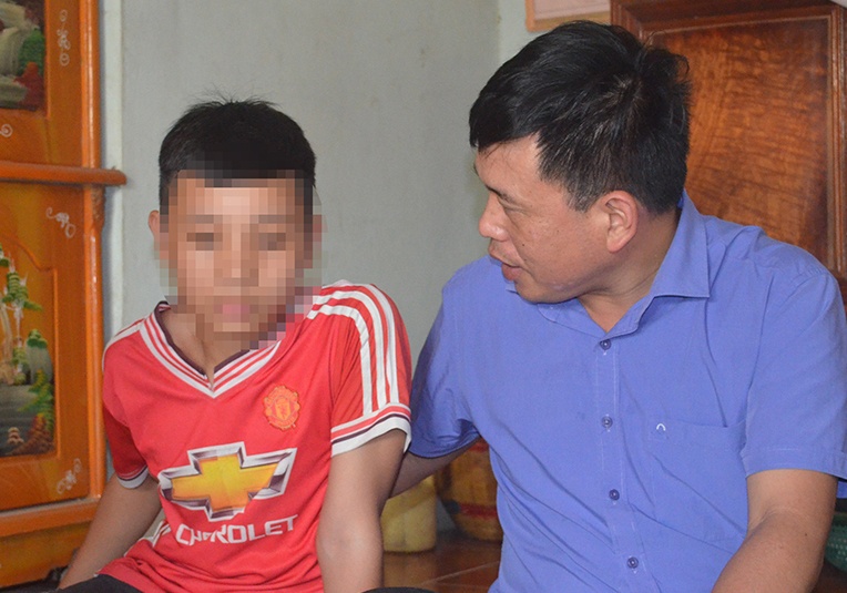 Phong giao duc va truong nhan trach nhiem vu hoc sinh bi danh hoi dong hinh anh