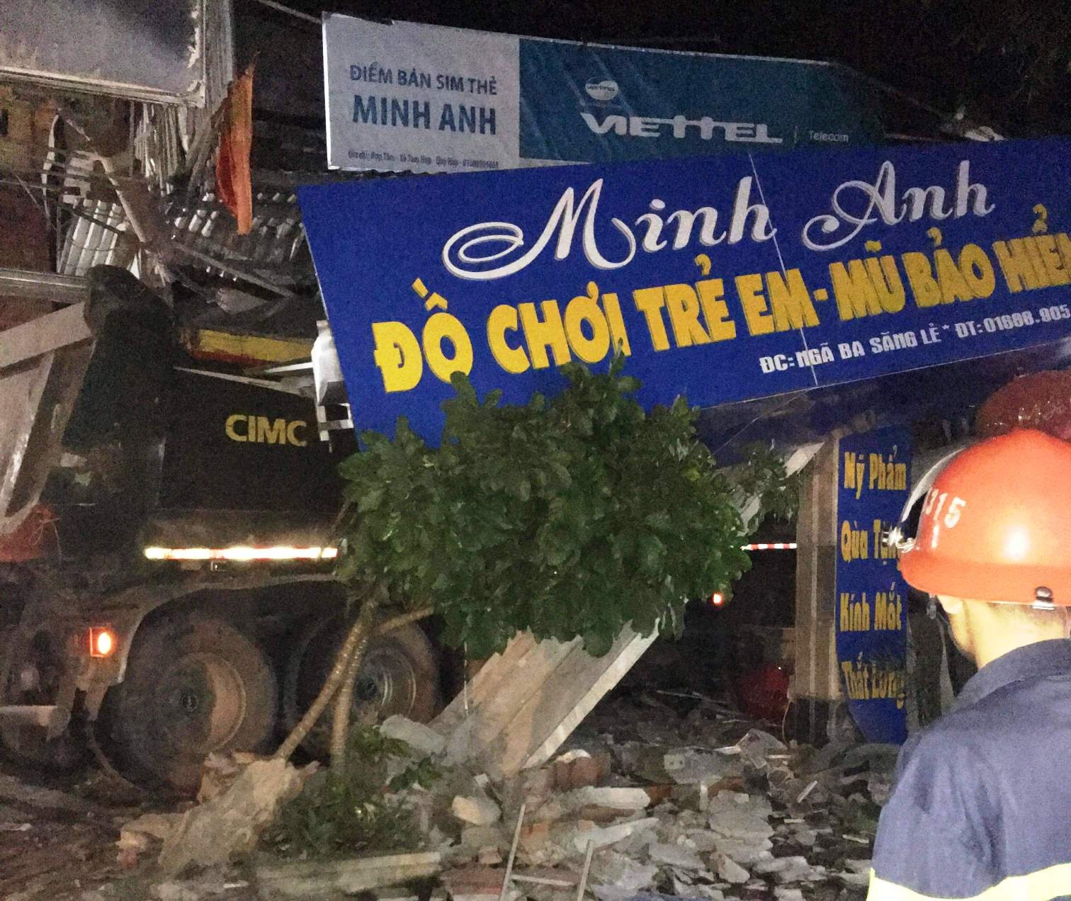 xe tải lao vào nhà dân ảnh 1 xe tai lao vao nha dan anh 1