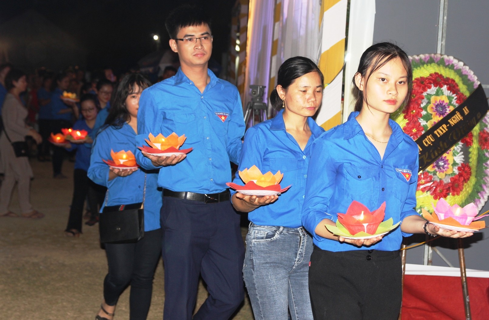 Cau sieu cho 98 nguoi hy sinh tai cong Hiep Hoa o Nghe An hinh anh