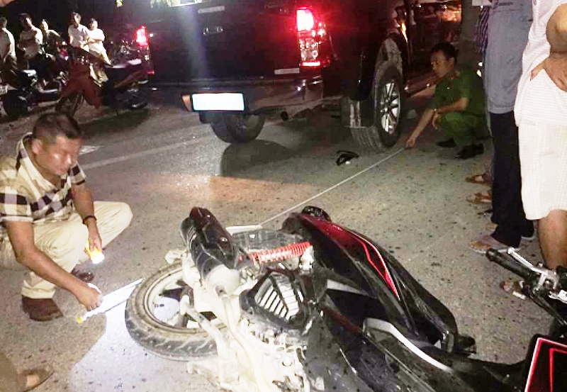 Oto canh sat PCCC va cham voi xe may, mot nguoi tu vong hinh anh
