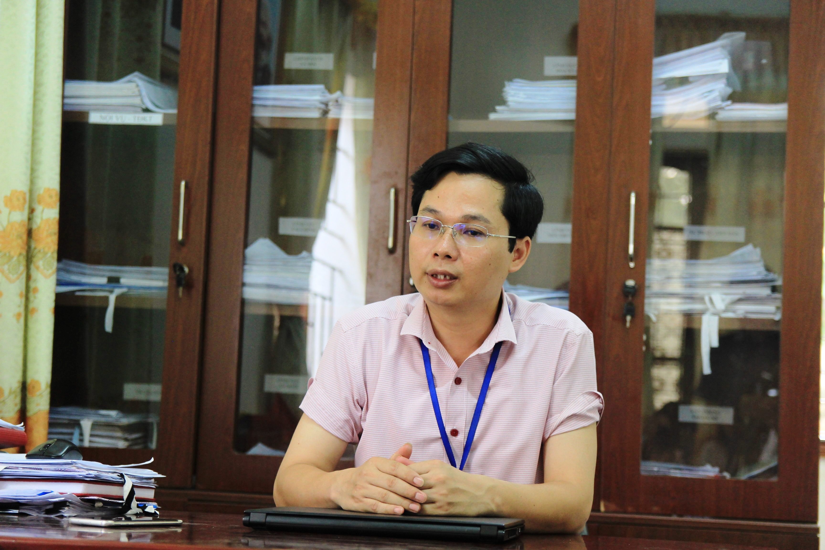 cô giáo quỳ trước lãnh đạo thị trấn ảnh 2 co giao quy truoc lanh dao thi tran anh 2