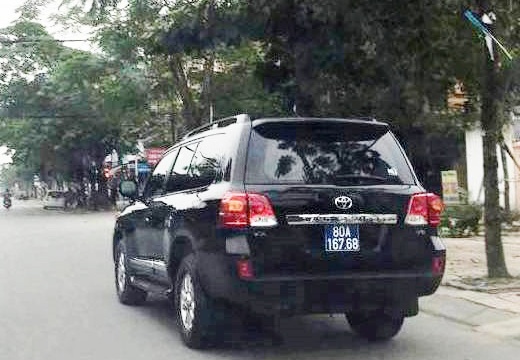 Xe bien xanh do doanh nghiep tang duoc dau gia 2,6 ty dong hinh anh