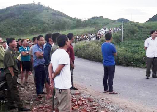 4 nguoi bi dien giat chet khi dung cot vien thong hinh anh