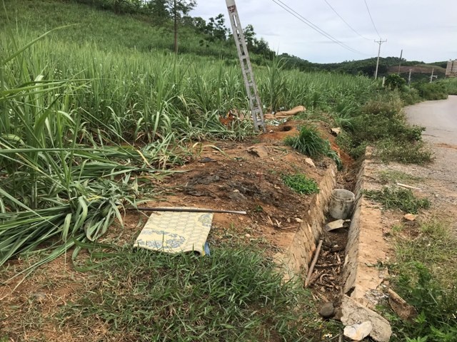 Vu 4 nguoi bi dien giat chet: Don vi thi cong tu y dung cot vien thong hinh anh