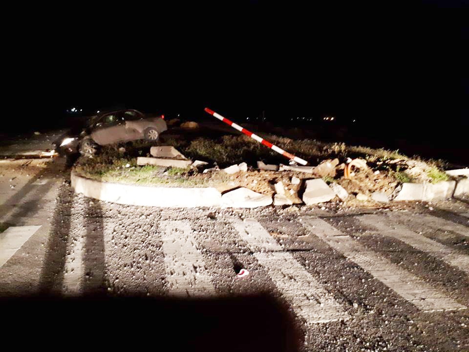 Chanh van phong huyen tu vong khi dam xe vao dai phan cach hinh anh