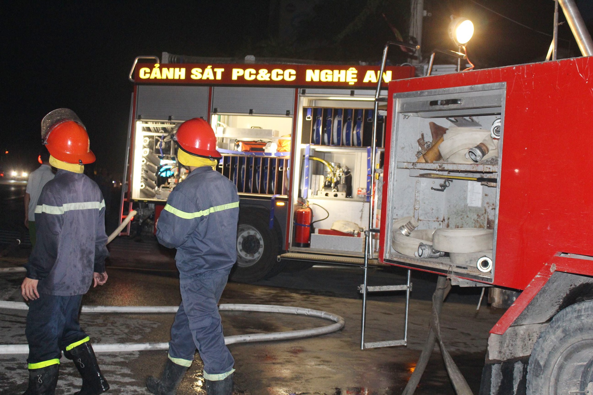 chay xe container anh 2