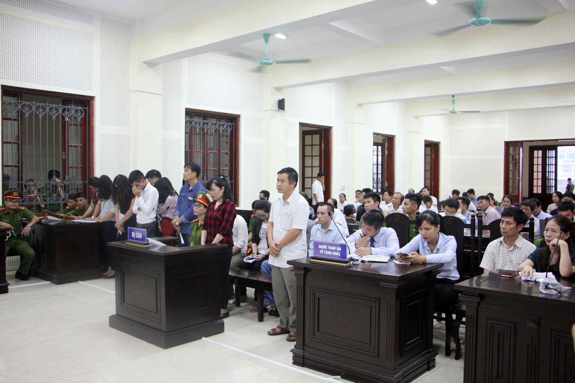 Nhân viên ngân hàng lừa đảo chiếm đoạt tài sản ảnh 1 Nhan vien ngan hang lua dao chiem doat tai san anh 1