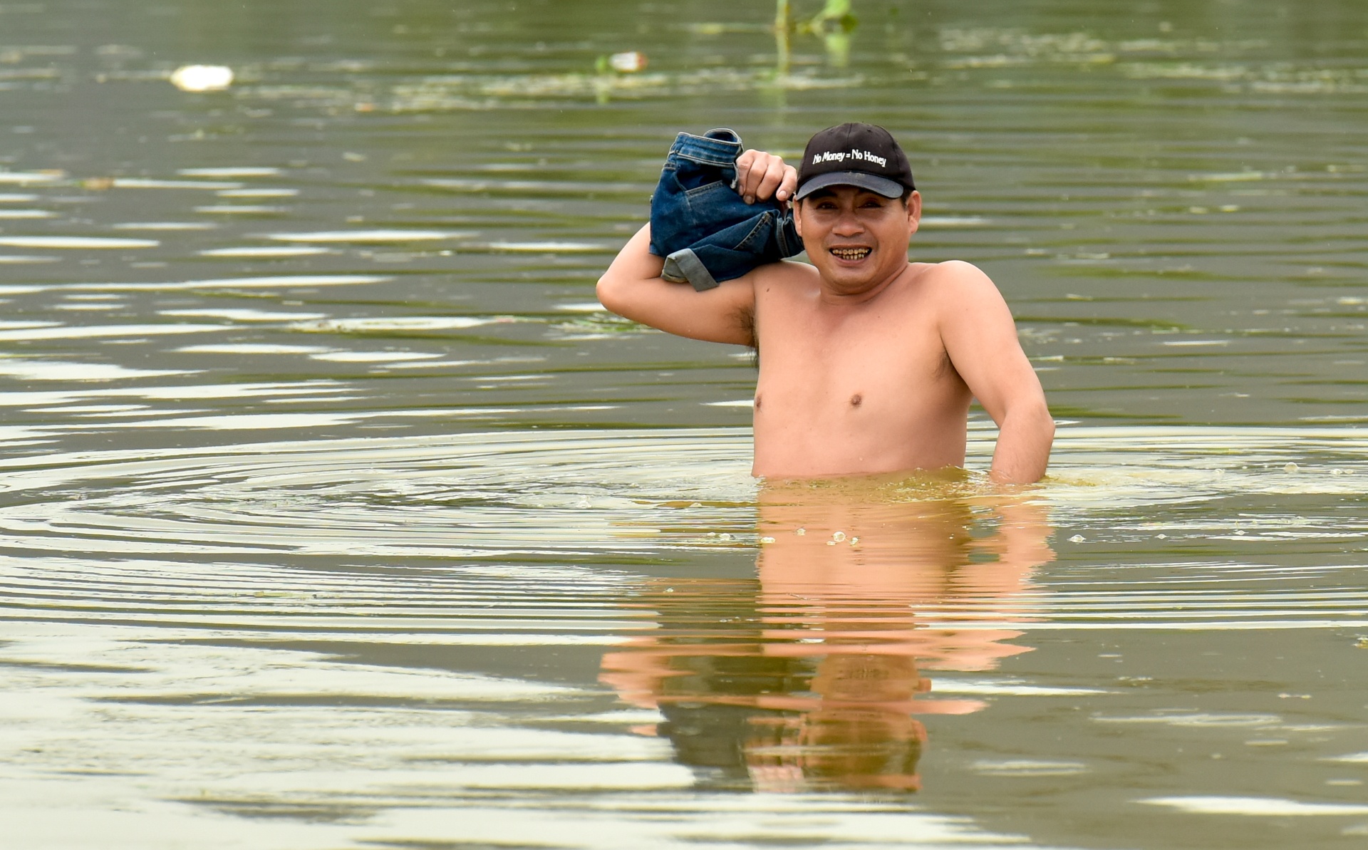 Vo de o Nghe An, nhieu noi bi ngap sau, chia cat hinh anh