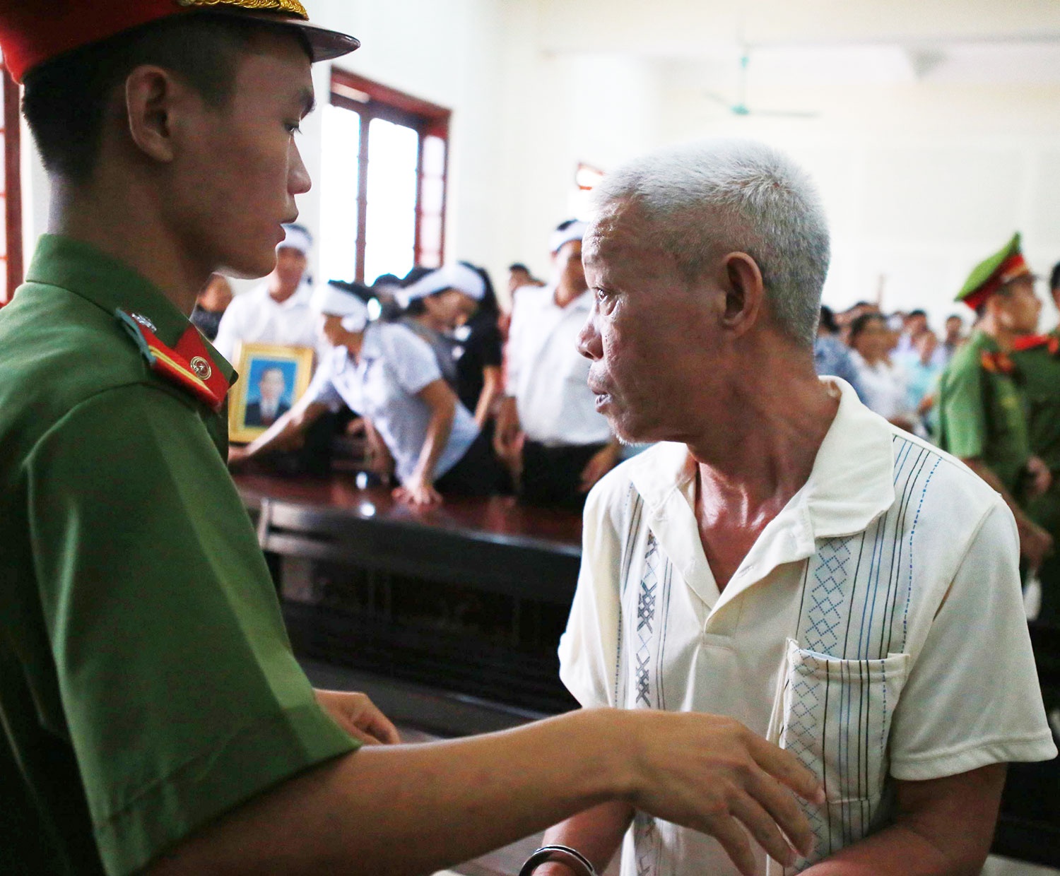 Nguoi dung dao dam chet xom truong linh 19 nam tu hinh anh