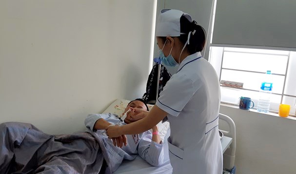 Truy tim 2 nghi can trom cho dung sung ban nguoi truy duoi hinh anh