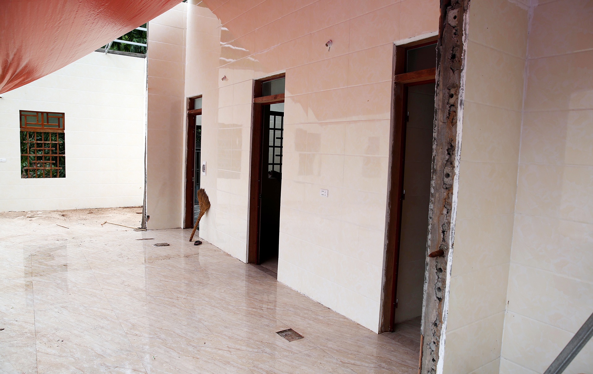 ban lang tan hoang sau mua lu anh 10