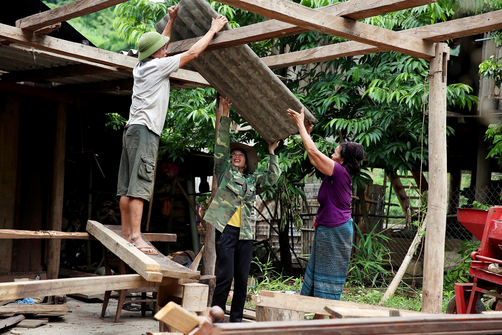 ban lang tan hoang sau mua lu anh 11