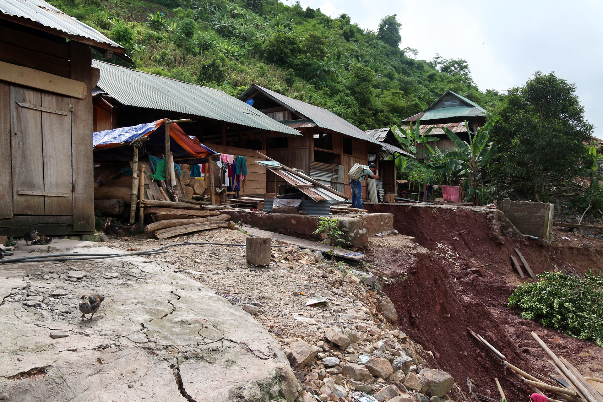 ban lang tan hoang sau mua lu anh 12