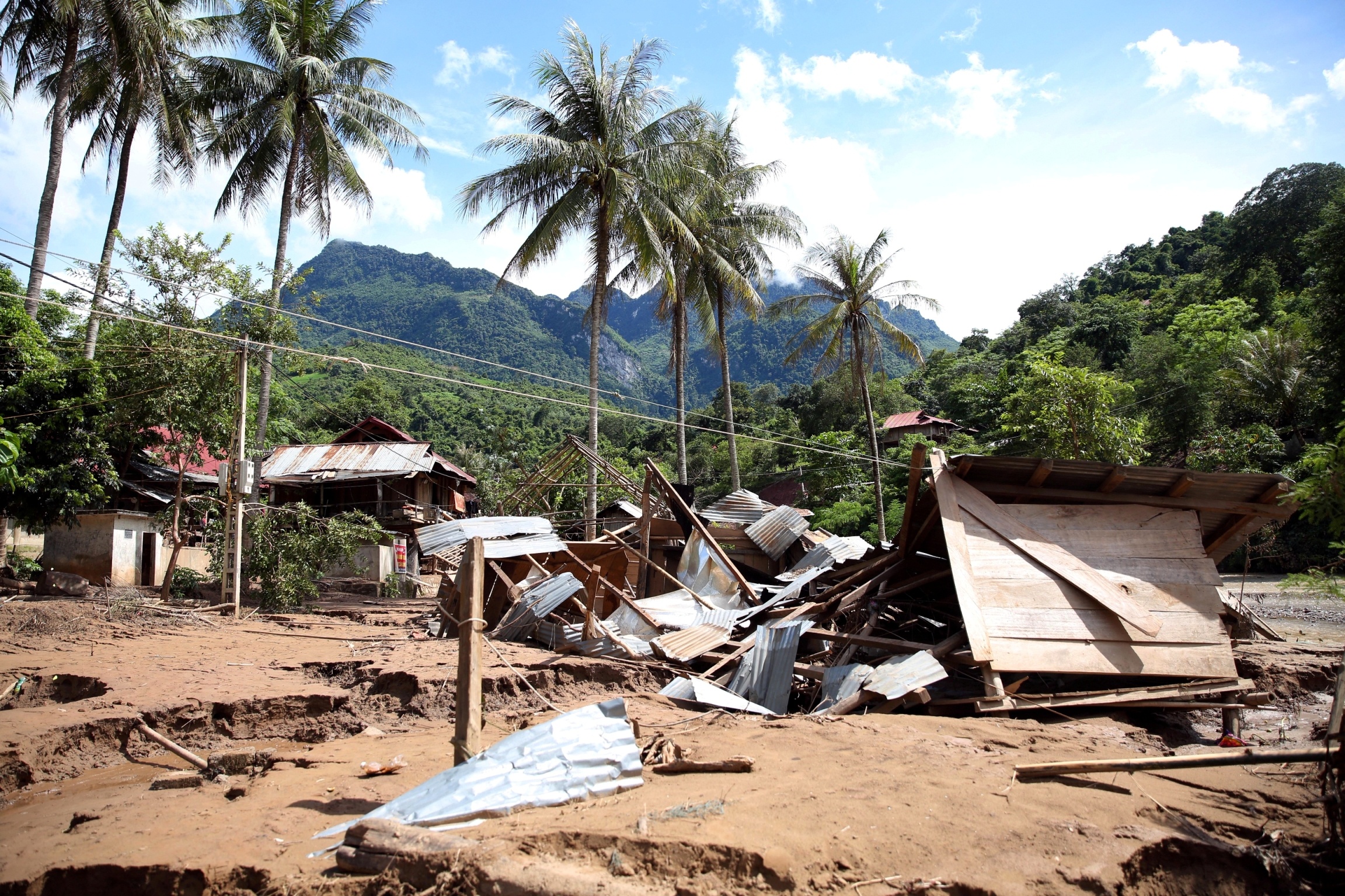 ban lang tan hoang sau mua lu anh 1