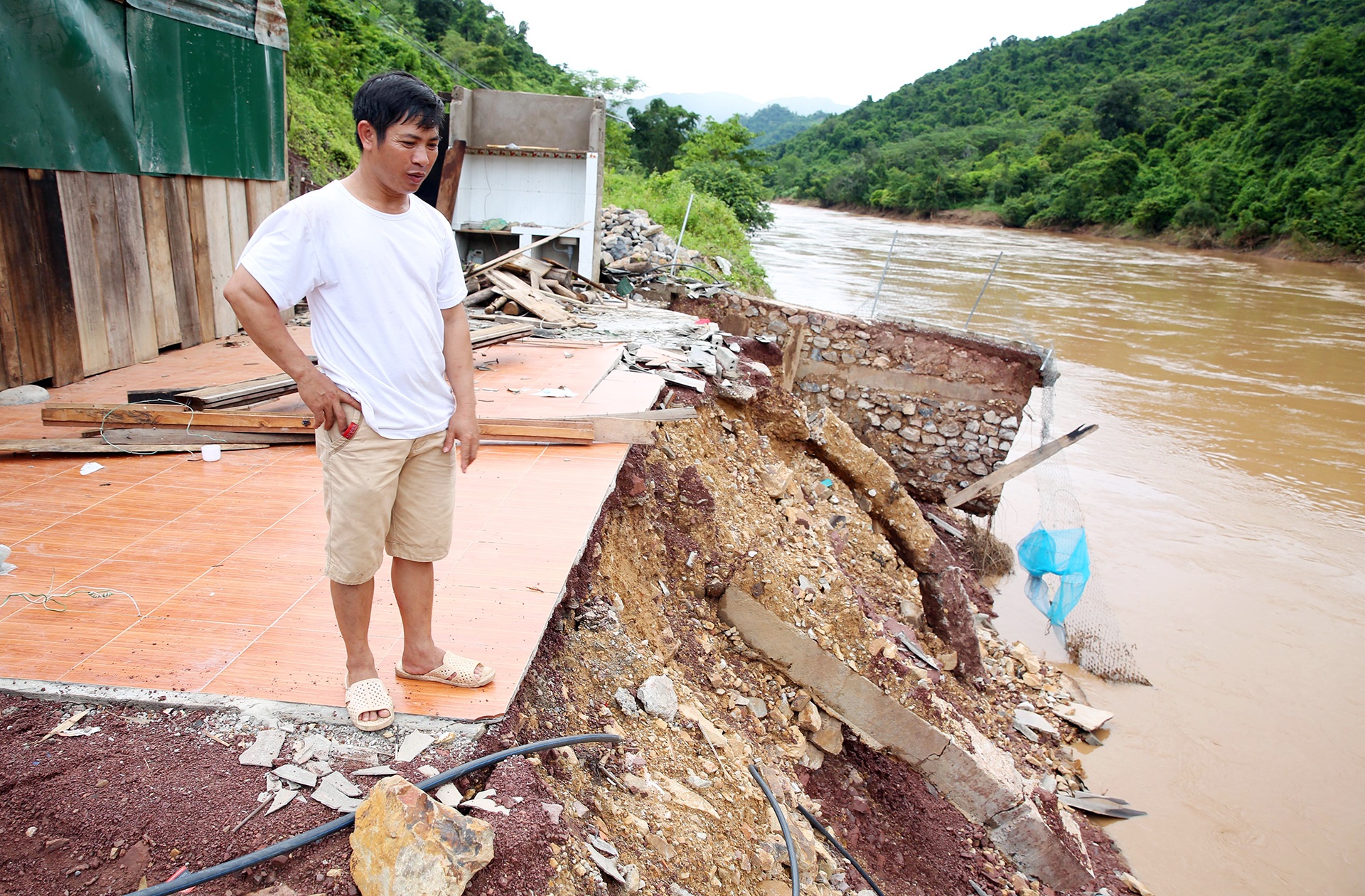 ban lang tan hoang sau mua lu anh 2