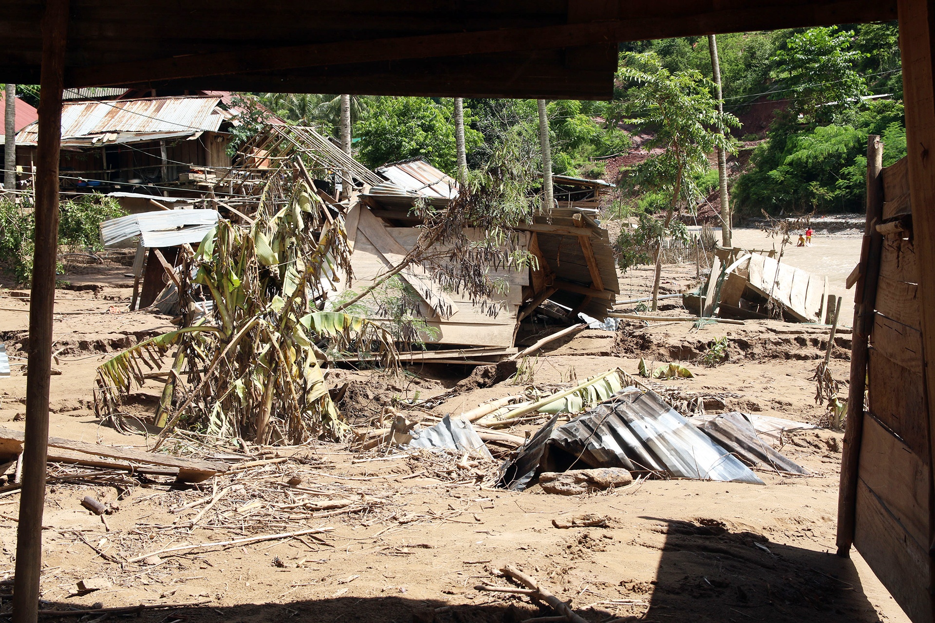 ban lang tan hoang sau mua lu anh 4