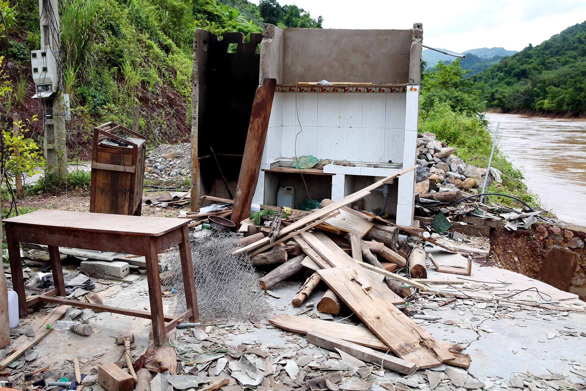 ban lang tan hoang sau mua lu anh 9