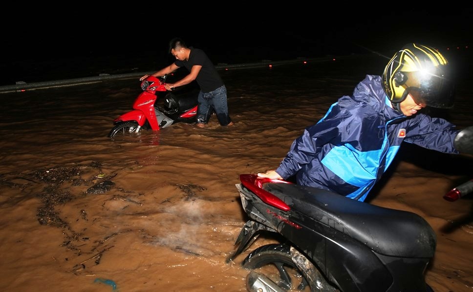 thủy điện xả lũ ảnh 2 thuy dien xa lu anh 2